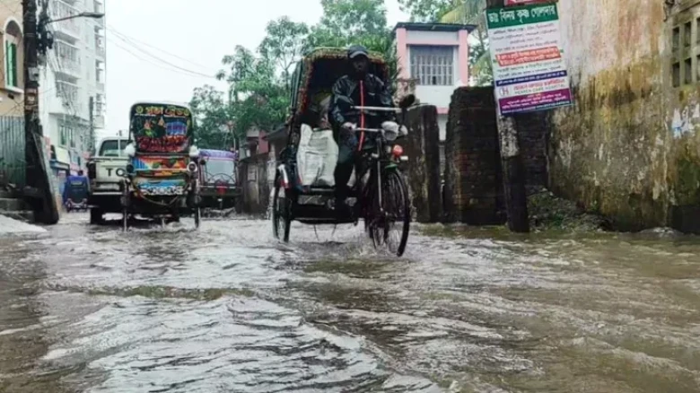 বৃষ্টি বাড়বে বৃহস্পতিবার, থাকবে জুলাইজুড়েই